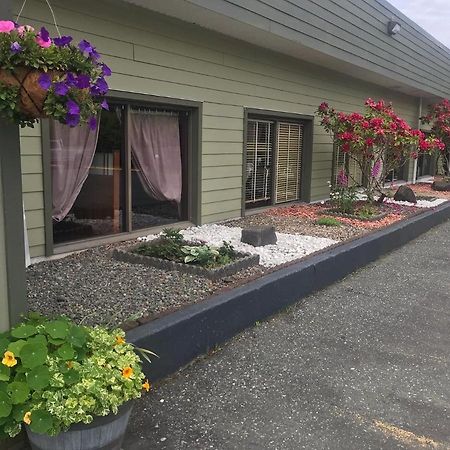 Airport Inn Port Hardy Bagian luar foto