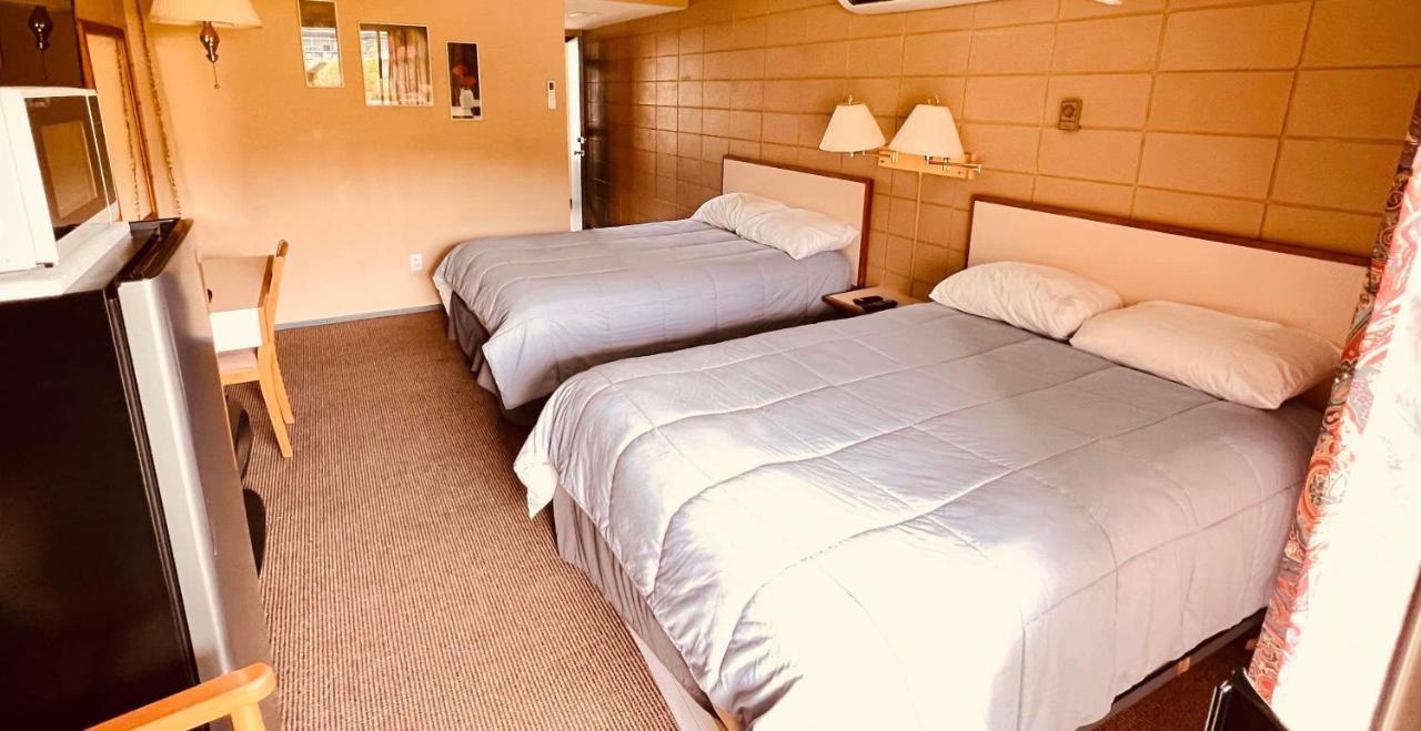Airport Inn Port Hardy Bagian luar foto