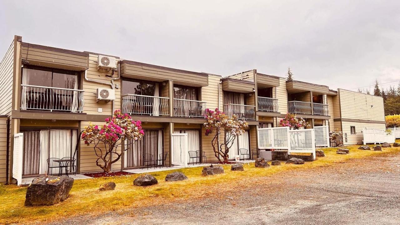 Airport Inn Port Hardy Bagian luar foto