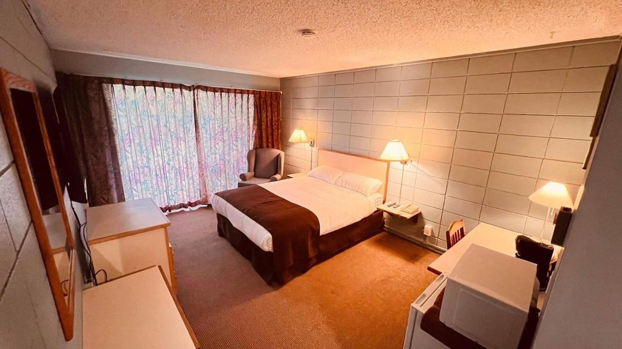 Airport Inn Port Hardy Bagian luar foto