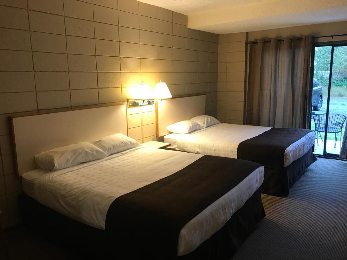 Airport Inn Port Hardy Bagian luar foto