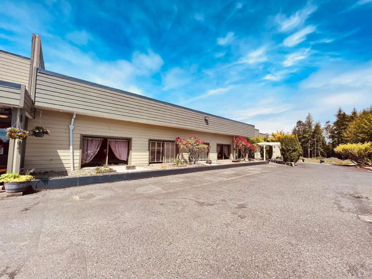 Airport Inn Port Hardy Bagian luar foto