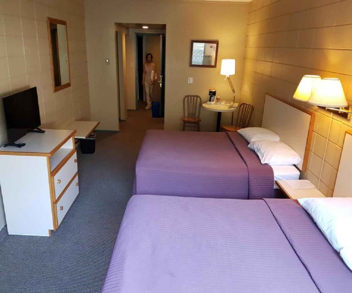 Airport Inn Port Hardy Bagian luar foto
