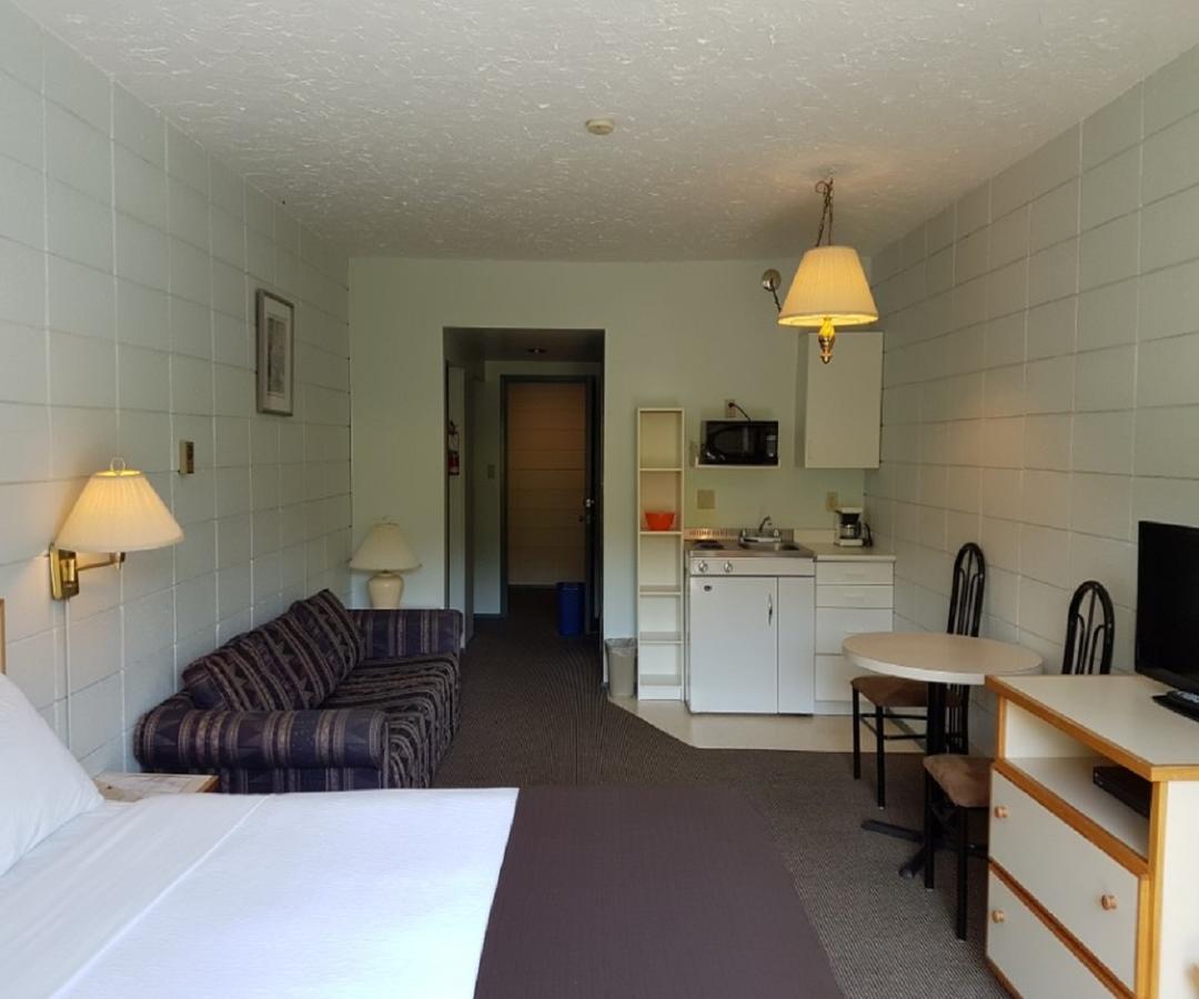 Airport Inn Port Hardy Bagian luar foto